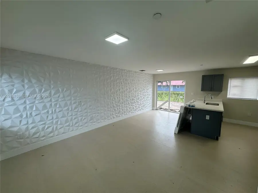 205 NW 159th St, Miami, FL 33169 - #2