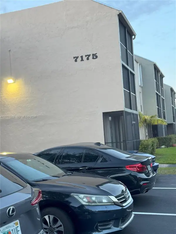 7175 Orange Dr #203H, Davie, FL 33314