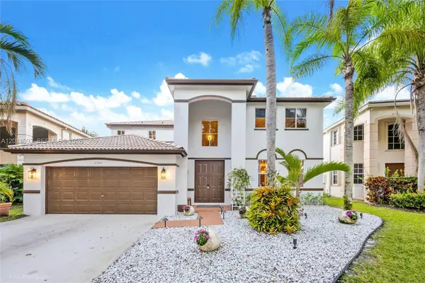 4394 Fox Ridge Dr, Weston, FL 33331