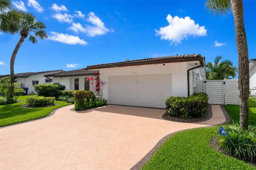 7410 Loch Ness Dr, Miami Lakes, FL 33014 - #2