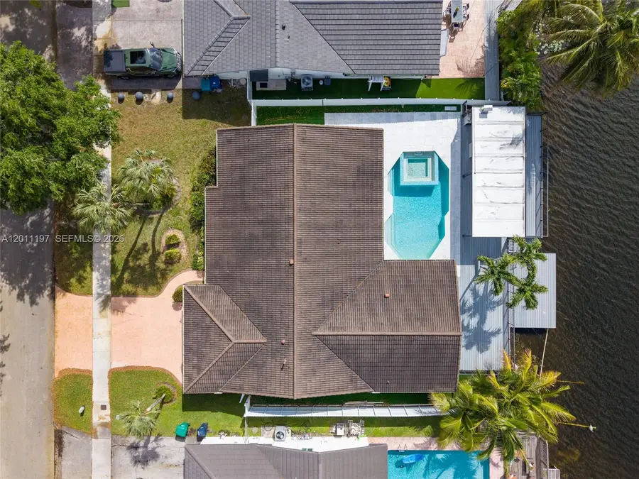 7410 Loch Ness Dr, Miami Lakes, FL 33014 - #3
