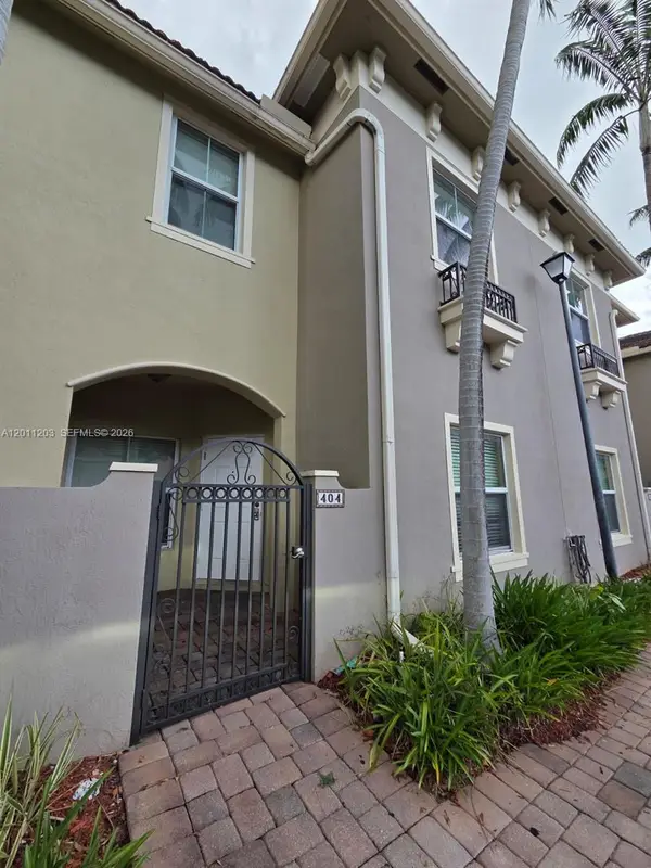 2851 W Prospect Rd #404, Tamarac, FL 33309