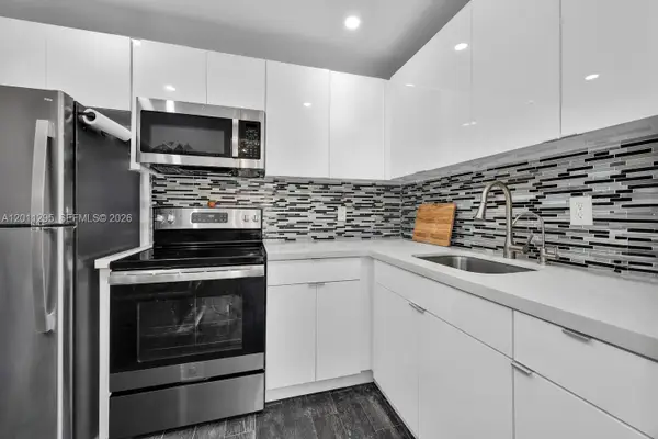 1051 SW 1st St #401, Miami, FL 33130