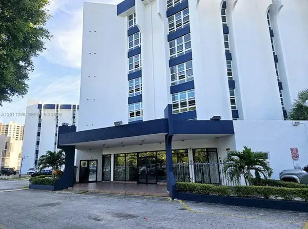 9682 Fontainebleau Blvd #207, Miami, FL 33172
