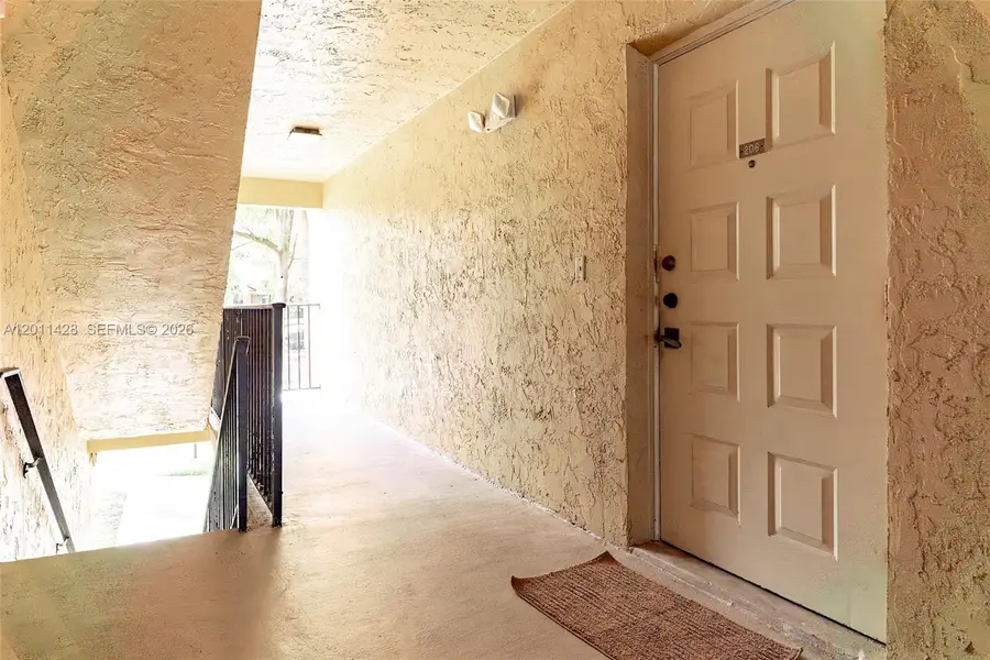 3083 N Oakland Forest Dr #206, Oakland Park, FL 33309 - #3