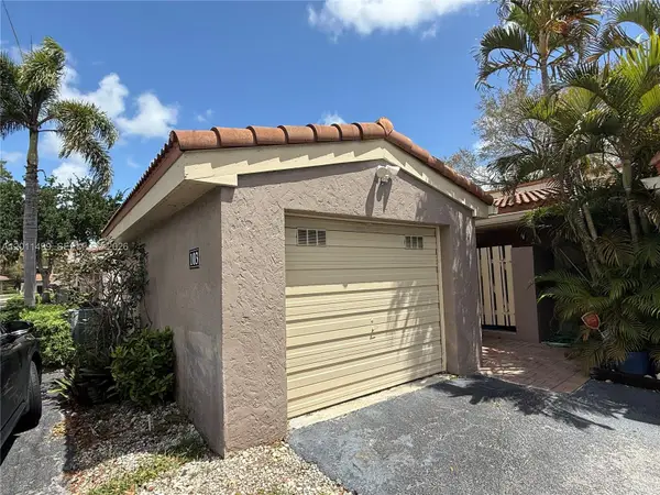 103 Tweedbrook Ln, Hollywood, FL 33021
