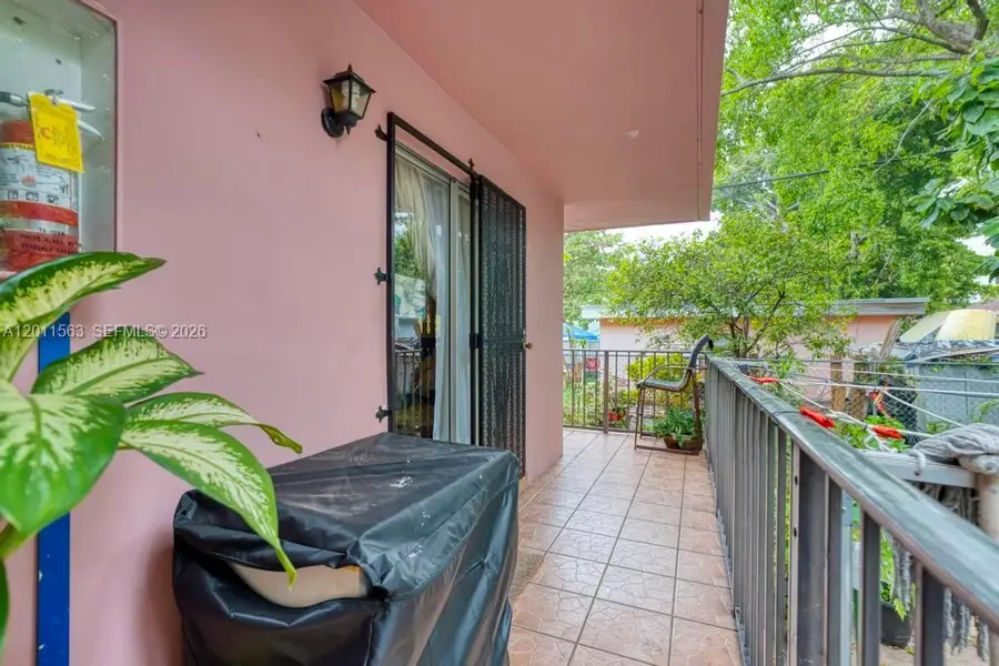 519 NW 10th Ave, Miami, FL 33136 - #2