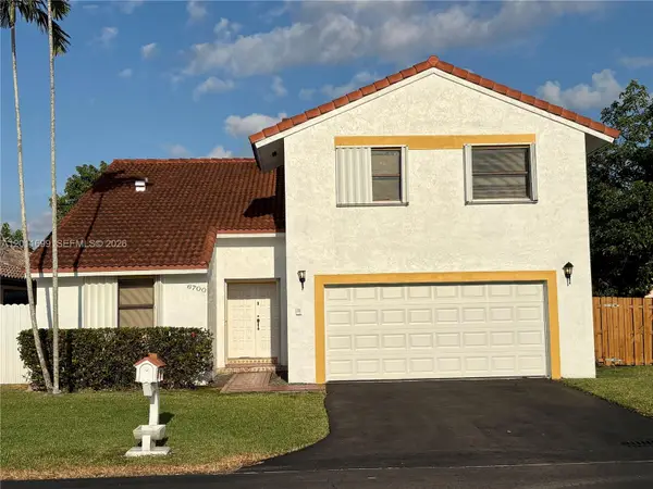 6700 SW 104th Ct, Miami, FL 33173