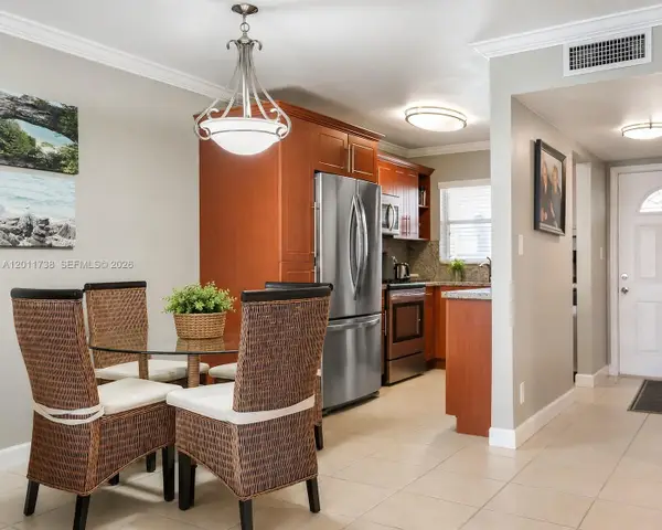 2900 W Sunrise Lakes Dr #101, Sunrise, FL 33322
