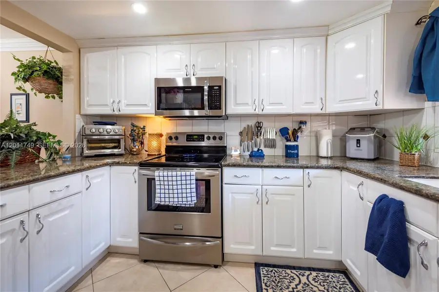 9491 Evergreen Pl #302, Davie, FL 33324 - #2
