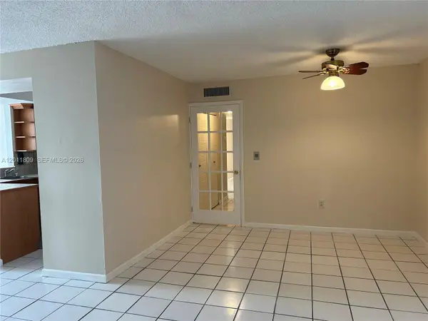 9411 SW 4th St #202, Miami, FL 33174