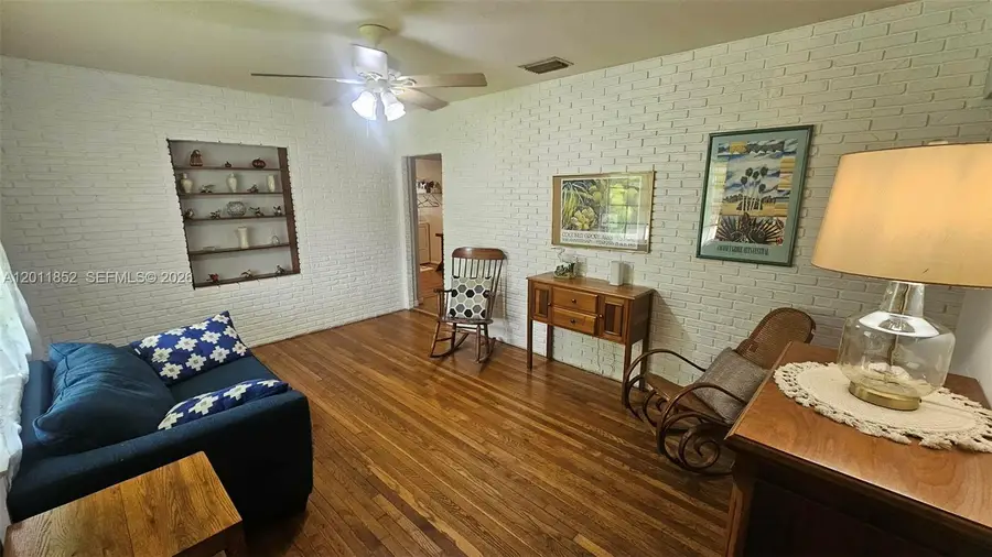 831 Wren Ave, Miami Springs, FL 33166 - #2