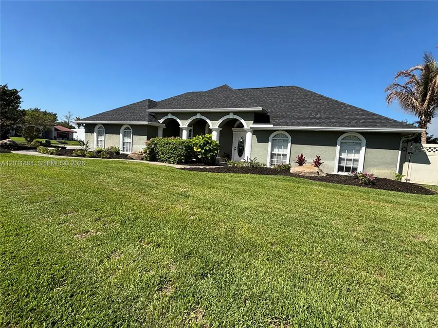 933 Sawgrass St, Clewiston, FL 33440 - #2