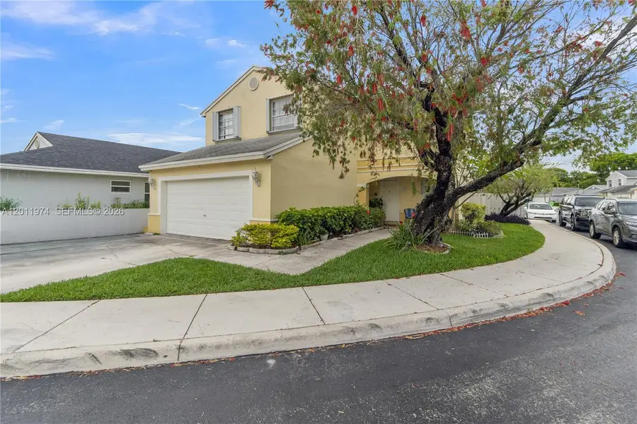 375 W Riverbend Dr, Sunrise, FL 33326 - #2