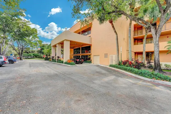 8592 W Sunrise Blvd #408, Plantation, FL 33322