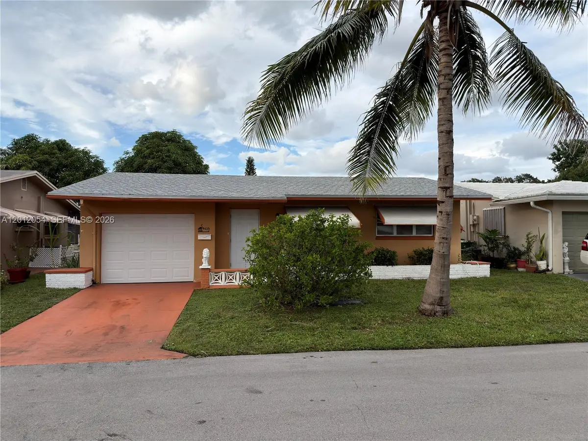 4635 NW 44th St, Tamarac, FL 33319 - #1