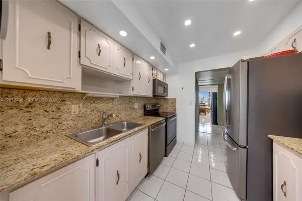 3113 S Ocean Dr #506, Hallandale Beach, FL 33009