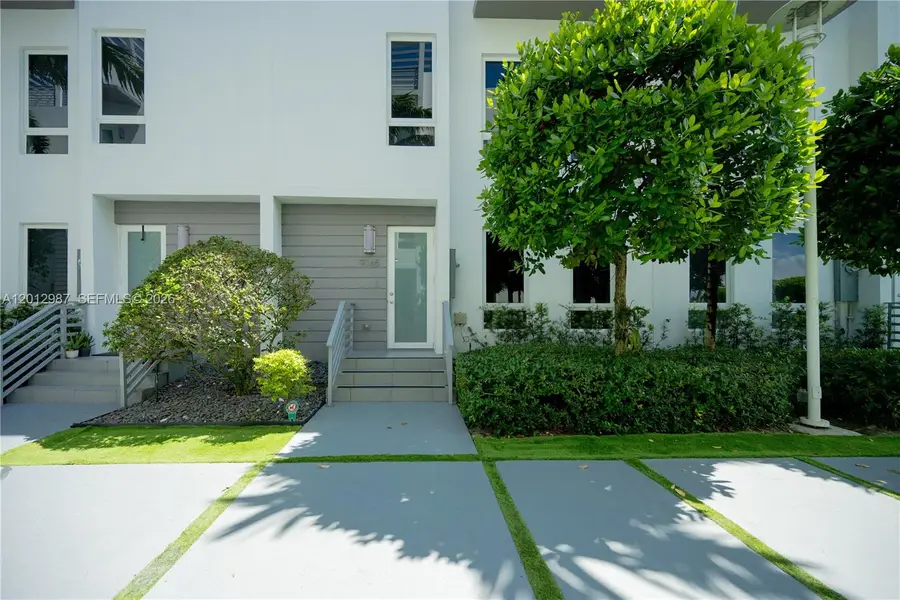 9165 NW 33rd St, Doral, FL 33172 - #2
