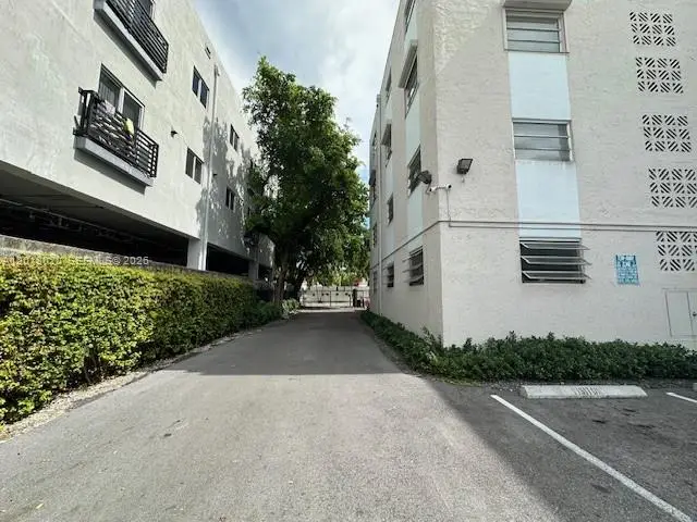 1337 NW 1st St #14, Miami, FL 33125 - #2