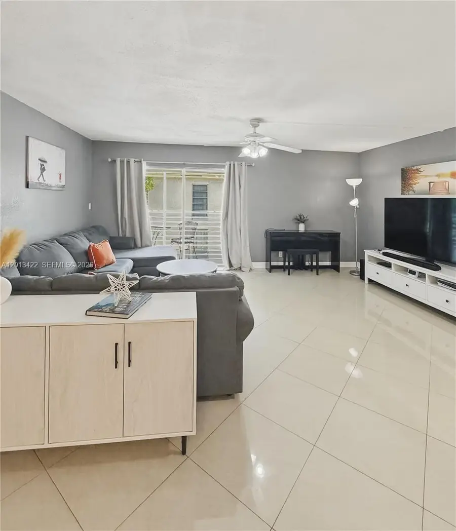 406 N Laurel Dr #207, Margate, FL 33063 - #3