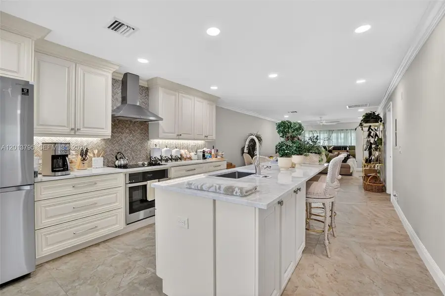 8749 Belle Aire Dr, Boca Raton, FL 33433 - #2