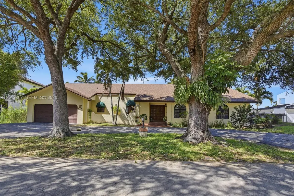 7200 N Oakmont Dr, Hialeah, FL 33015 - #1