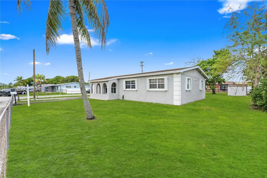 1315 NW 192nd St, Miami Gardens, FL 33169 - #2