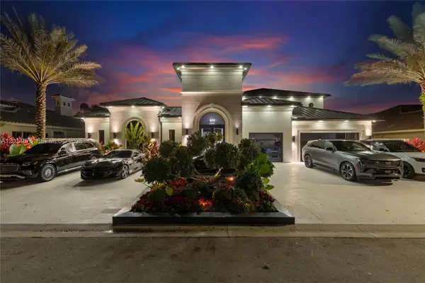 541 E Enclave Cir E, Pembroke Pines, FL 33027