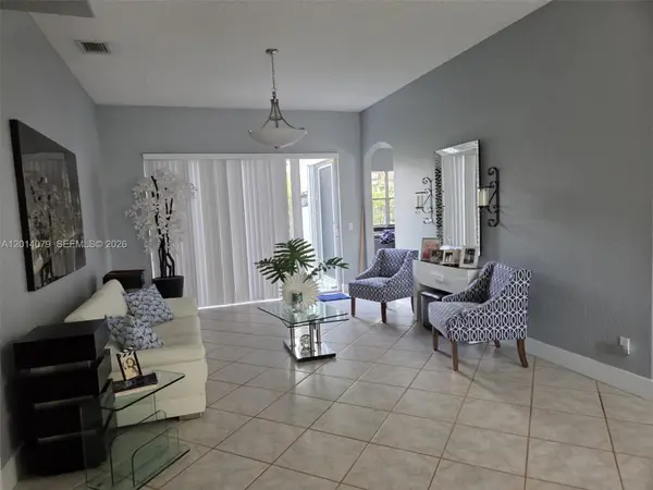 1101 NW 180th Ave, Pembroke Pines, FL 33029