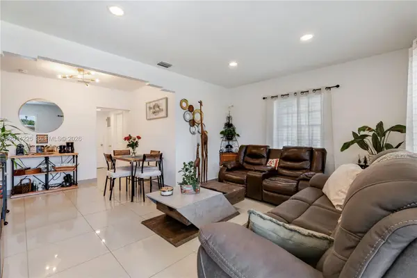 1059 NW 77th St, Miami, FL 33150
