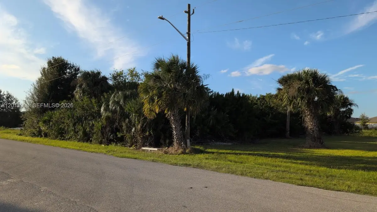 3800 Hyde Park Dr, Fort Myers, FL 33905 - #1
