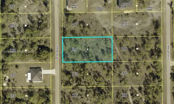 918 Acacia Ave, Lehigh Acres, FL 33972
