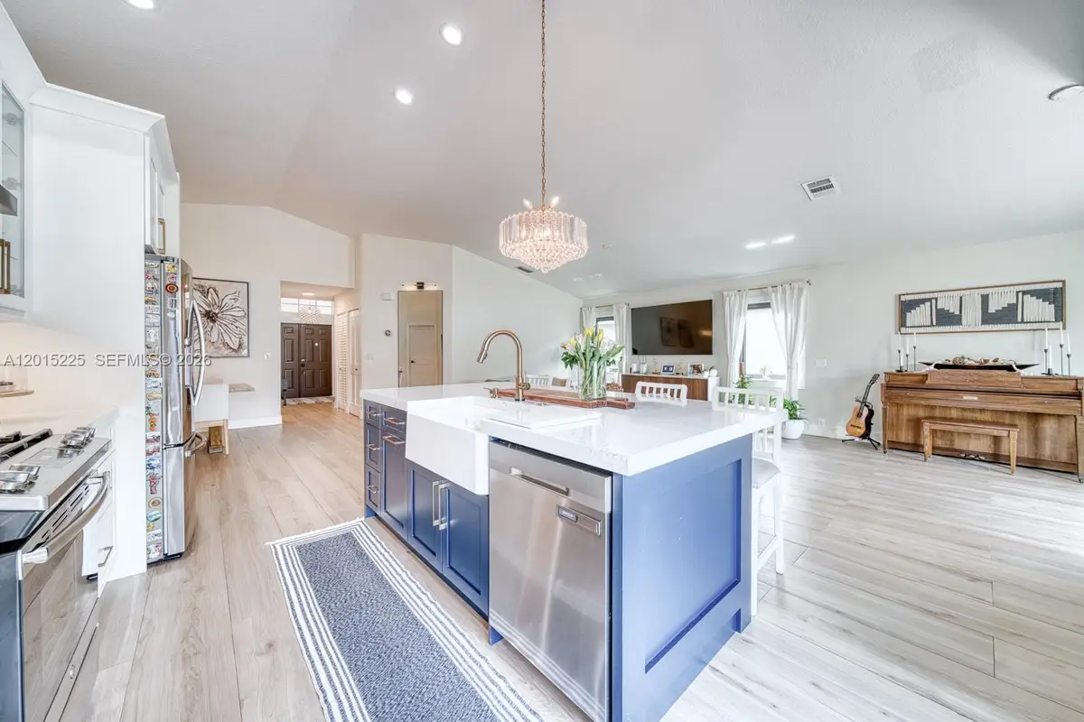 77 Gables Blvd, Weston, FL 33326 - #1