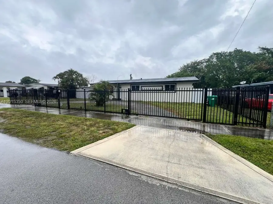 3221 NW 182nd St, Miami Gardens, FL 33056 - #2