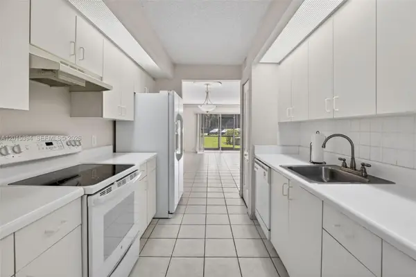 700 SW 137th Ave #110H, Pembroke Pines, FL 33027