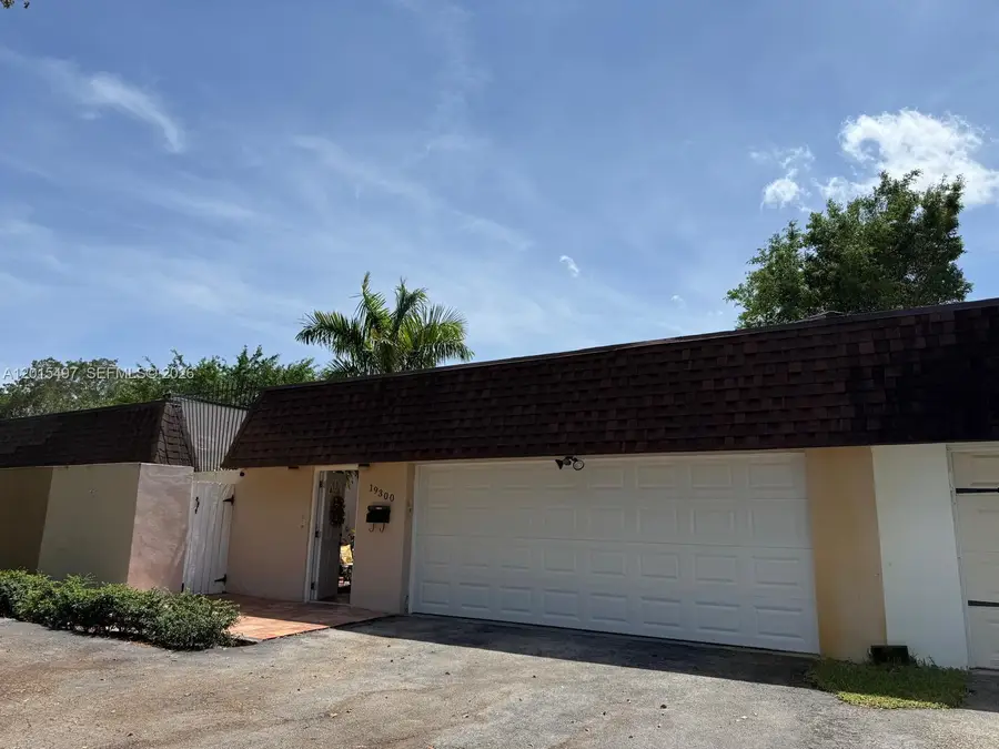 19300 W Lake Dr, Hialeah, FL 33015 - #2