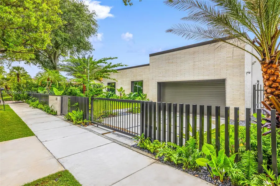 72 W Shore Dr W, Miami, FL 33133 - #2