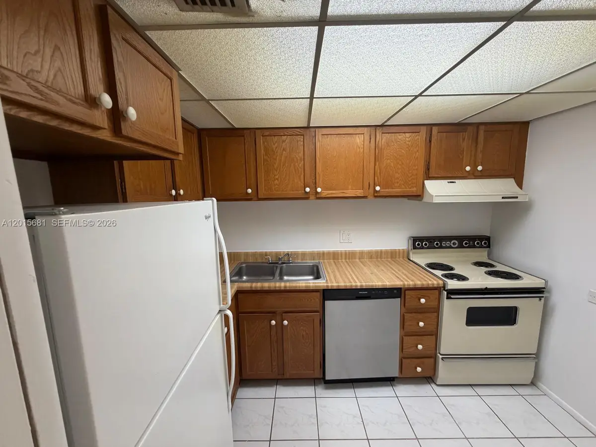 3720 Inverrary Dr #2K, Lauderhill, FL 33319 - #1