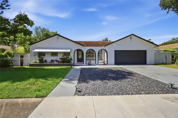 8972 SW 8th St, Boca Raton, FL 33433