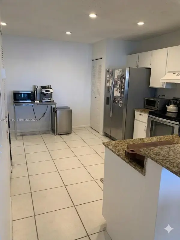 341 Ives Dairy Rd #341-06, Miami, FL 33179