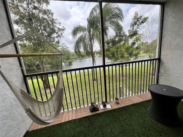 2236 N Cypress Bend Dr #207, Pompano Beach, FL 33069