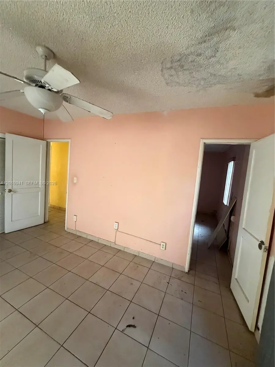 841 NE 4th Pl, Hialeah, FL 33010 - #2