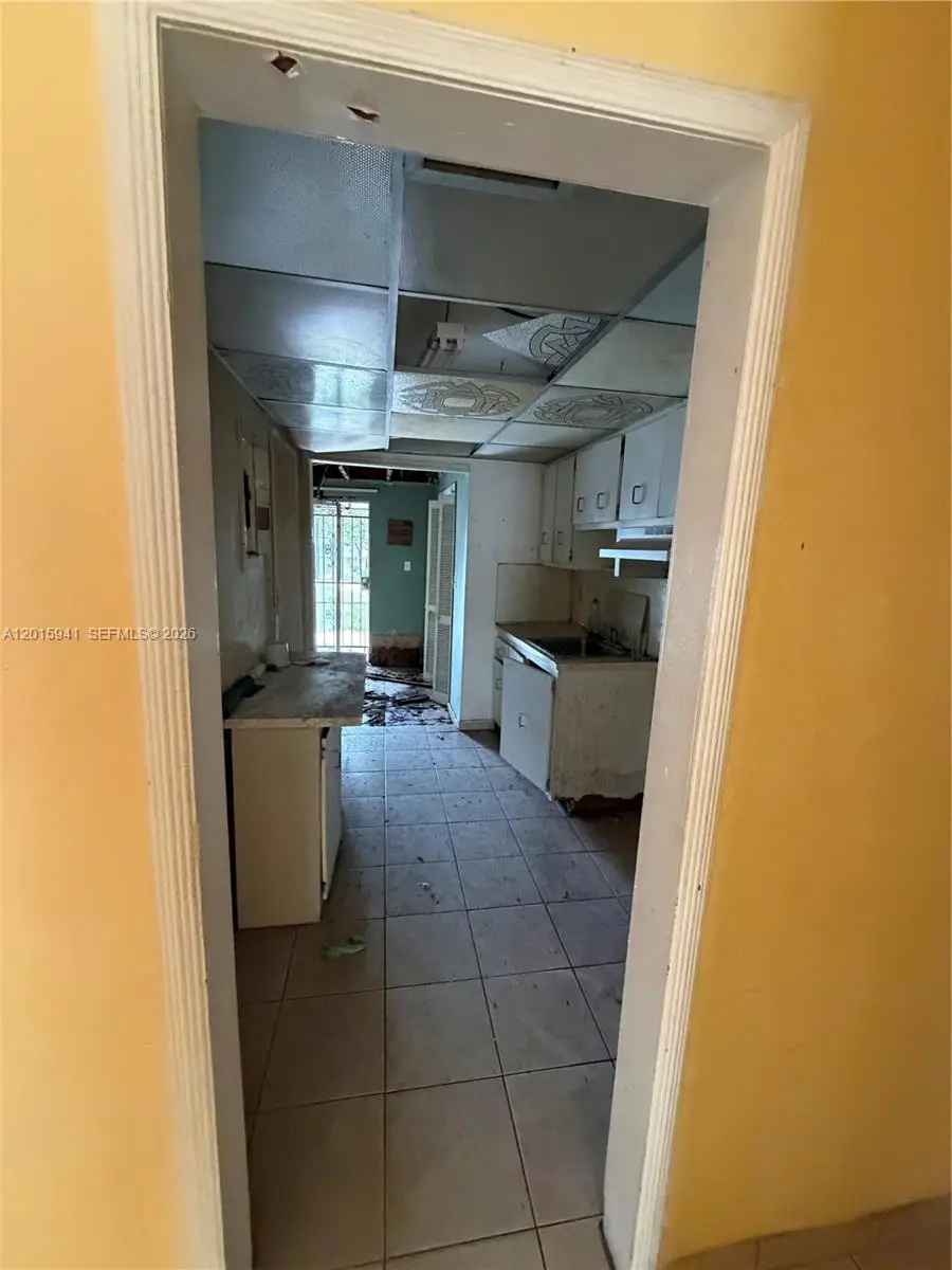 841 NE 4th Pl, Hialeah, FL 33010 - #3