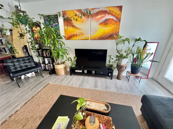 330 74th St #15, Miami Beach, FL 33141