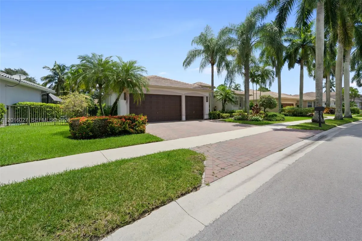 2538 Eagle Run Dr, Weston, FL 33327 - #1
