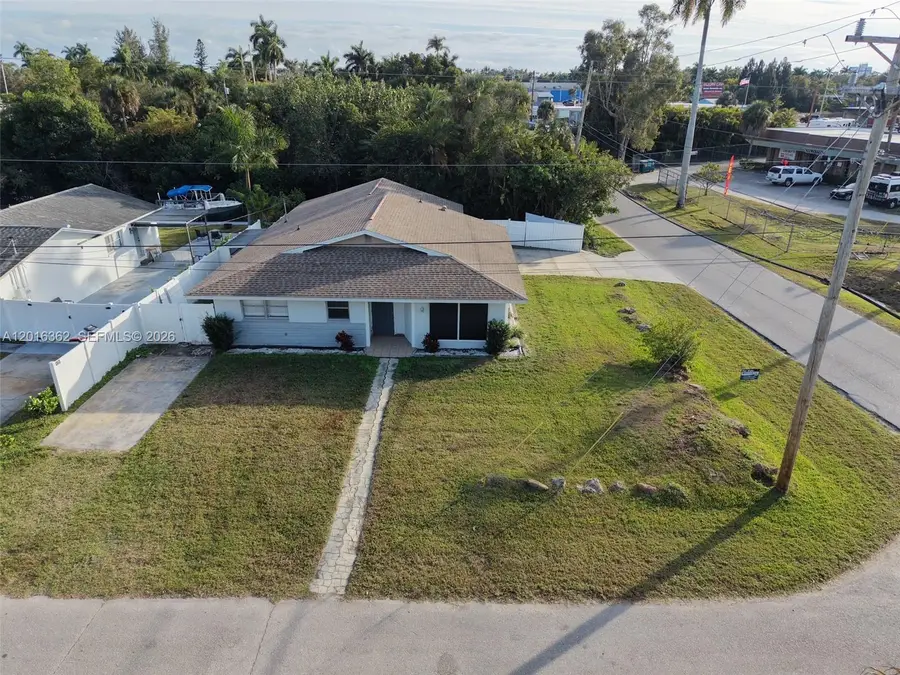 56 Cardinal Dr, North Fort Myers, FL 33917 - #2