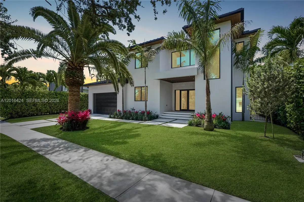 1940 Alamanda Dr, North Miami, FL 33181 - #1