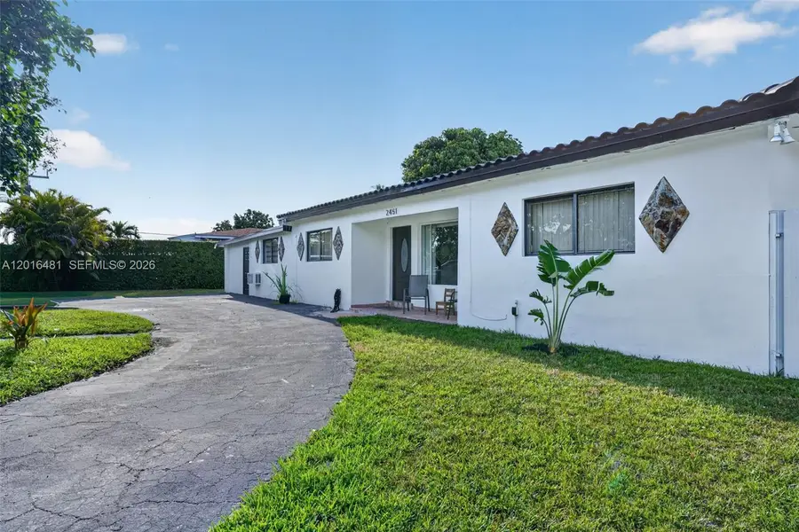 2451 NW 11th St, Miami, FL 33125 - #2