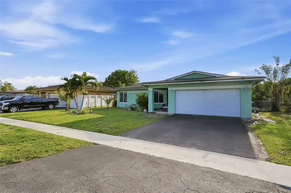 8271 NW 68th Ter, Tamarac, FL 33321