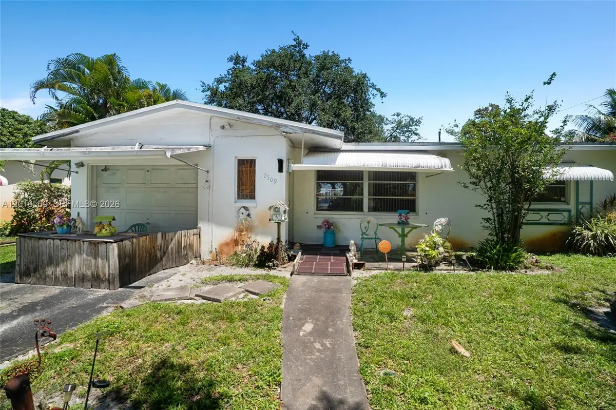 7509 Garfield St, Hollywood, FL 33024 - #1